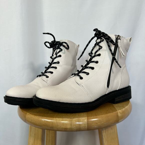 BareTraps Women's White and Black AmySue Boots 8.5 - Picture 2 of 9
